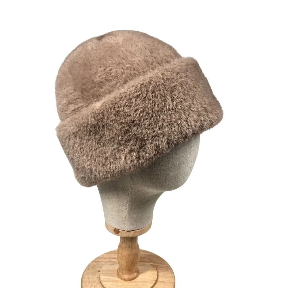 Olive & Pique‎ Beanie Toque Womens One Size Taupe Ultra Soft Fuzzy Hat Warm Ski